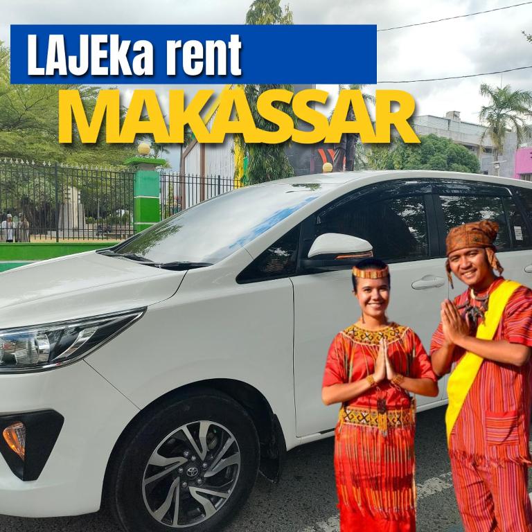 dos mujeres de pie delante de un coche blanco en Lajeka Rental Mobil Makassar en Makassar
