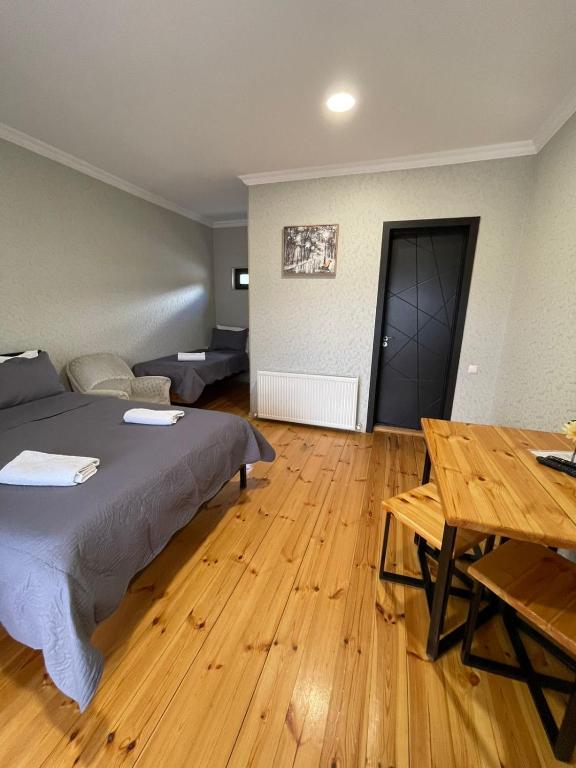 Llit o llits en una habitació de Bibo's Kokhi Guesthouse
