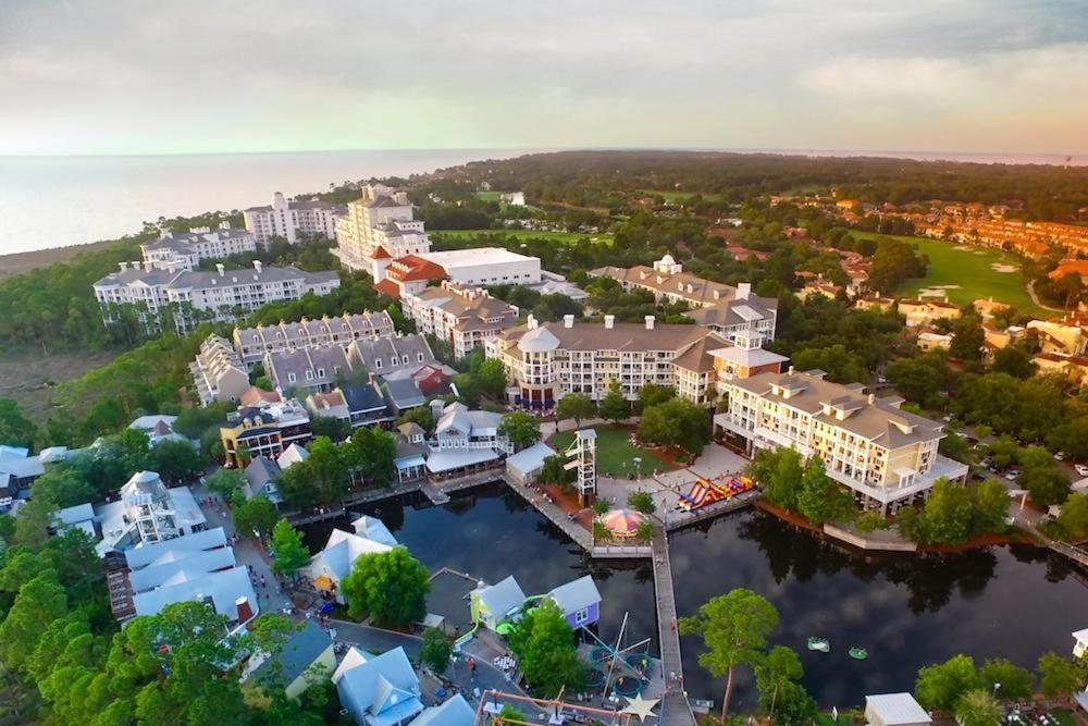 Ein allgemeiner Blick auf Destin oder ein Stadtblick von des Ferienhauses aus