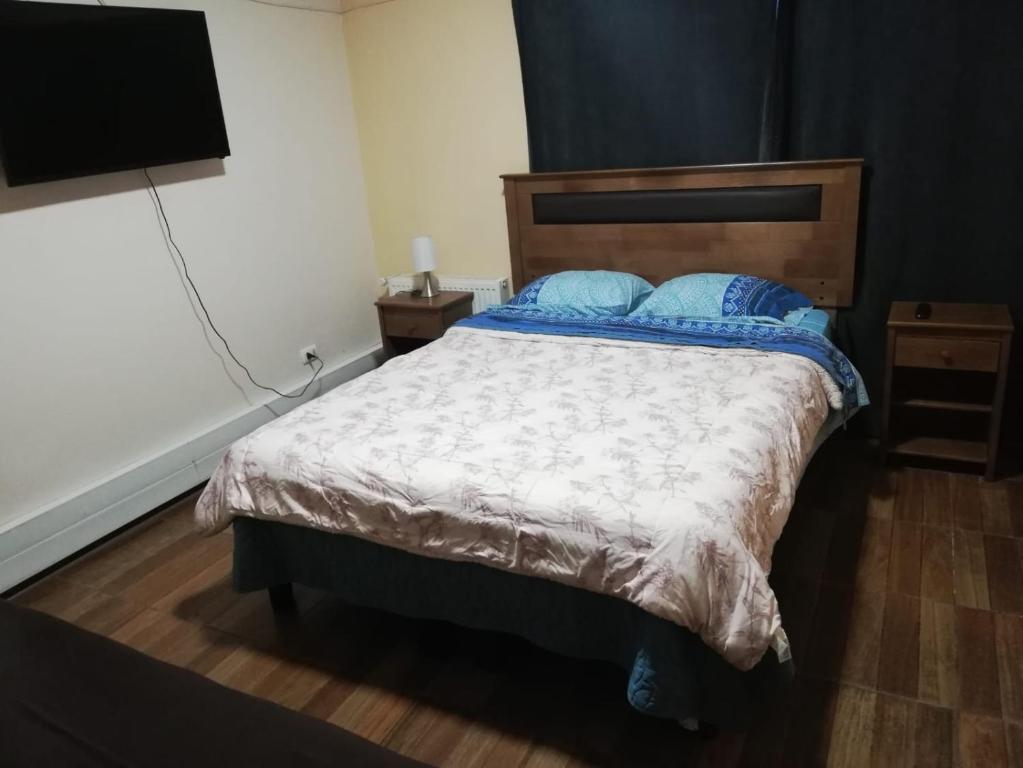 Una cama o camas en una habitación de Hostal Nauu
