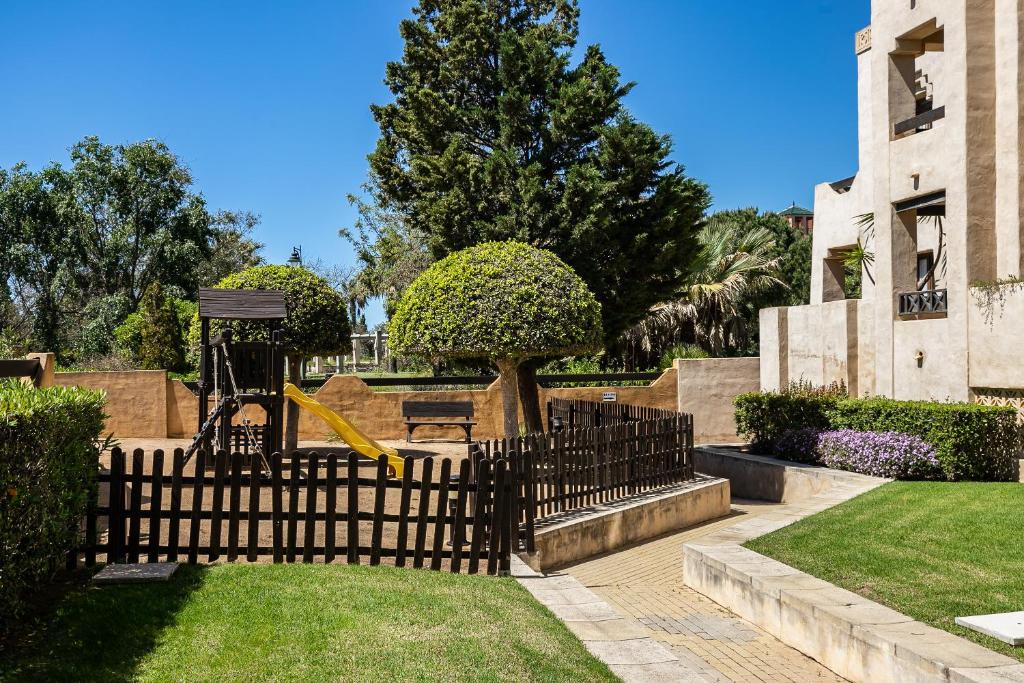 Zahrada ubytování Jardines de Isla Canela, planta baja.