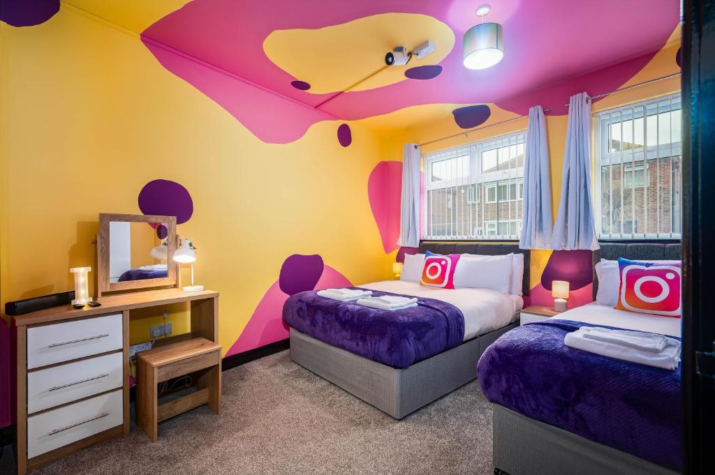 Postel nebo postele na pokoji v ubytování Social Media Adventure - 1 Bedroom Flat - Doncaster
