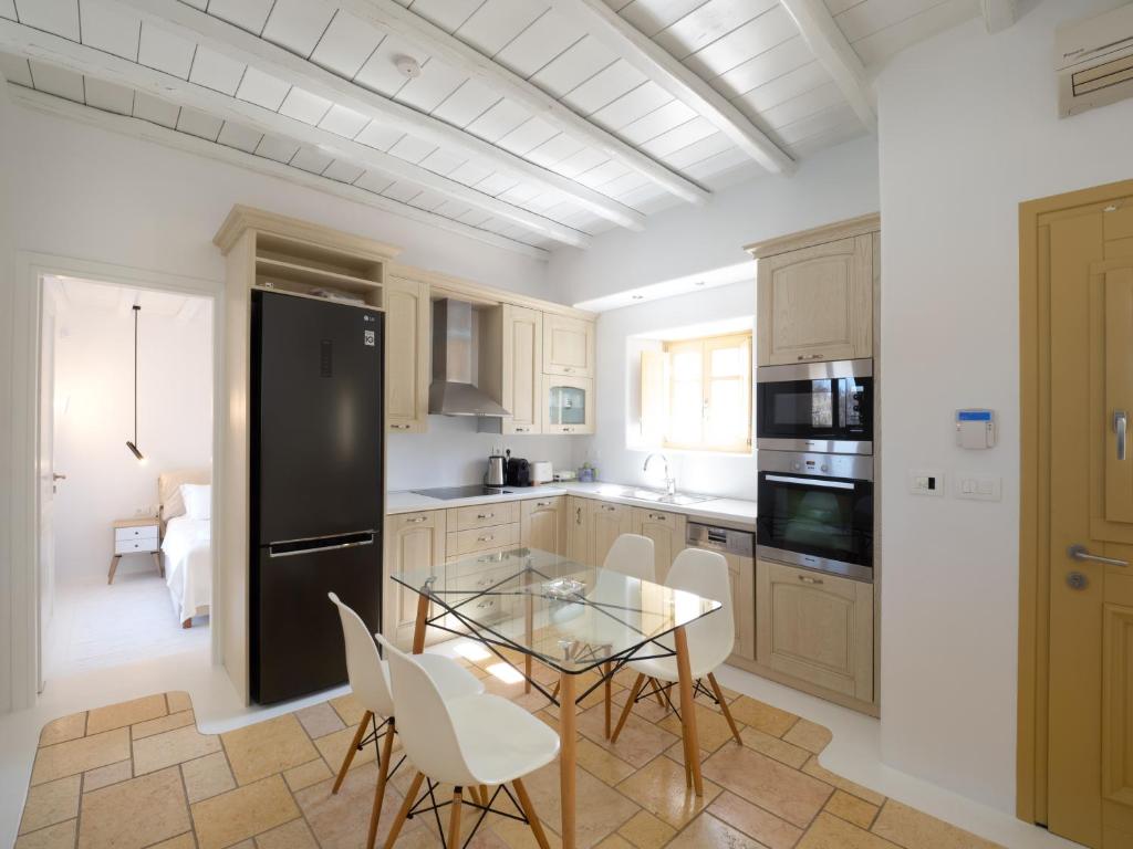 Kuchyň nebo kuchyňský kout v ubytování Mykonos AG Villas in Psarou beach
