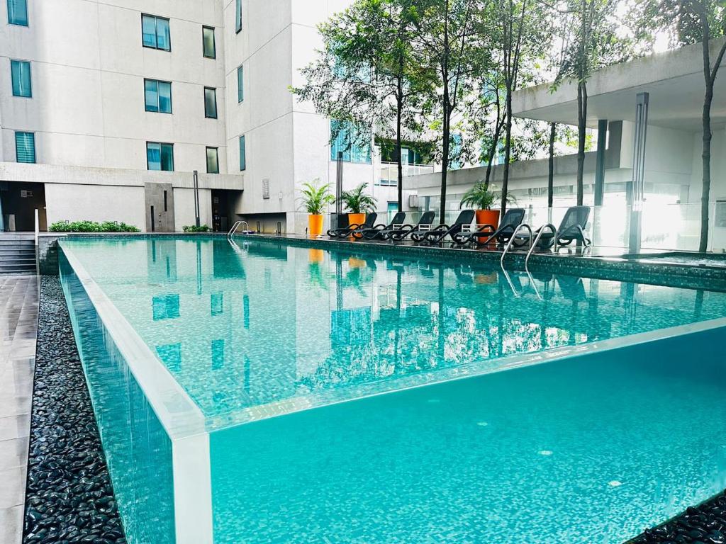 Poolen vid eller i närheten av Summer Suites By Bukit Nanas