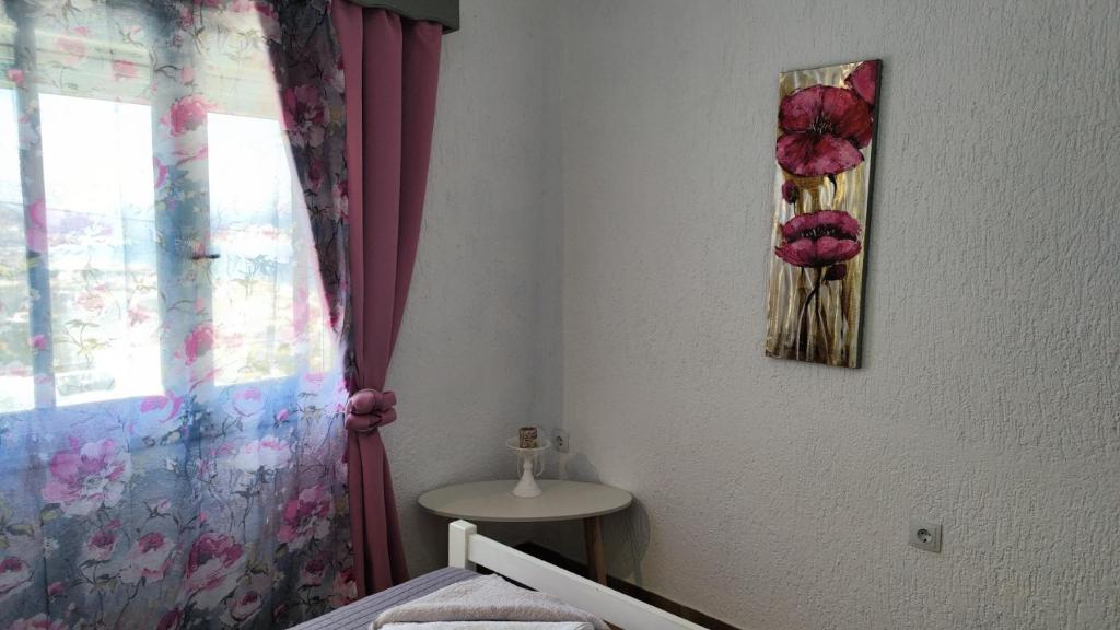 Postel nebo postele na pokoji v ubytování Evdoxia's Mochlos House