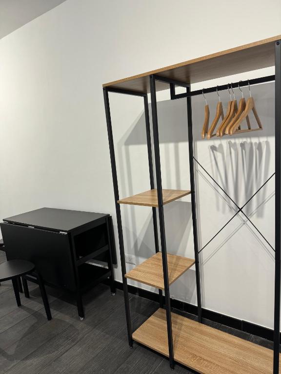 Black Room & Breakfast - 14