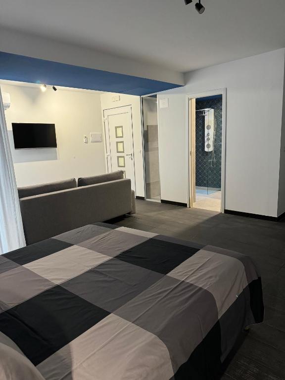 Black Room & Breakfast - 13