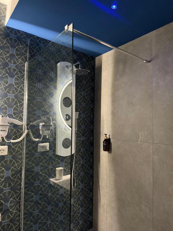 Black Room & Breakfast - 16