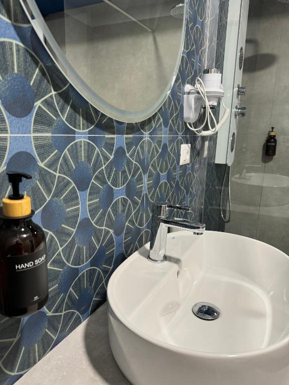 Black Room & Breakfast - 1