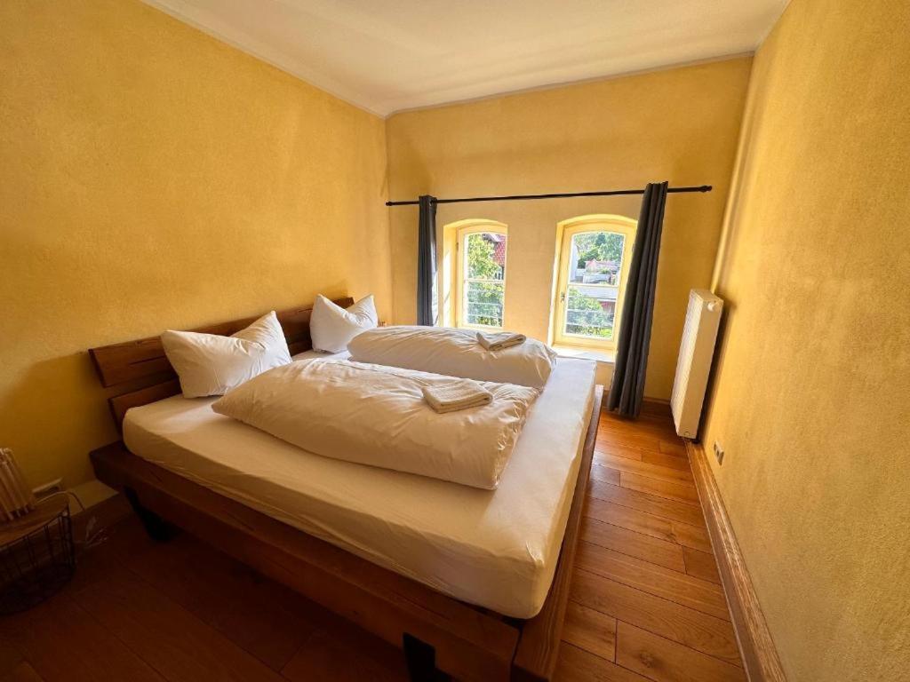 Postel nebo postele na pokoji v ubytování Altstadthotel Ilsenburg