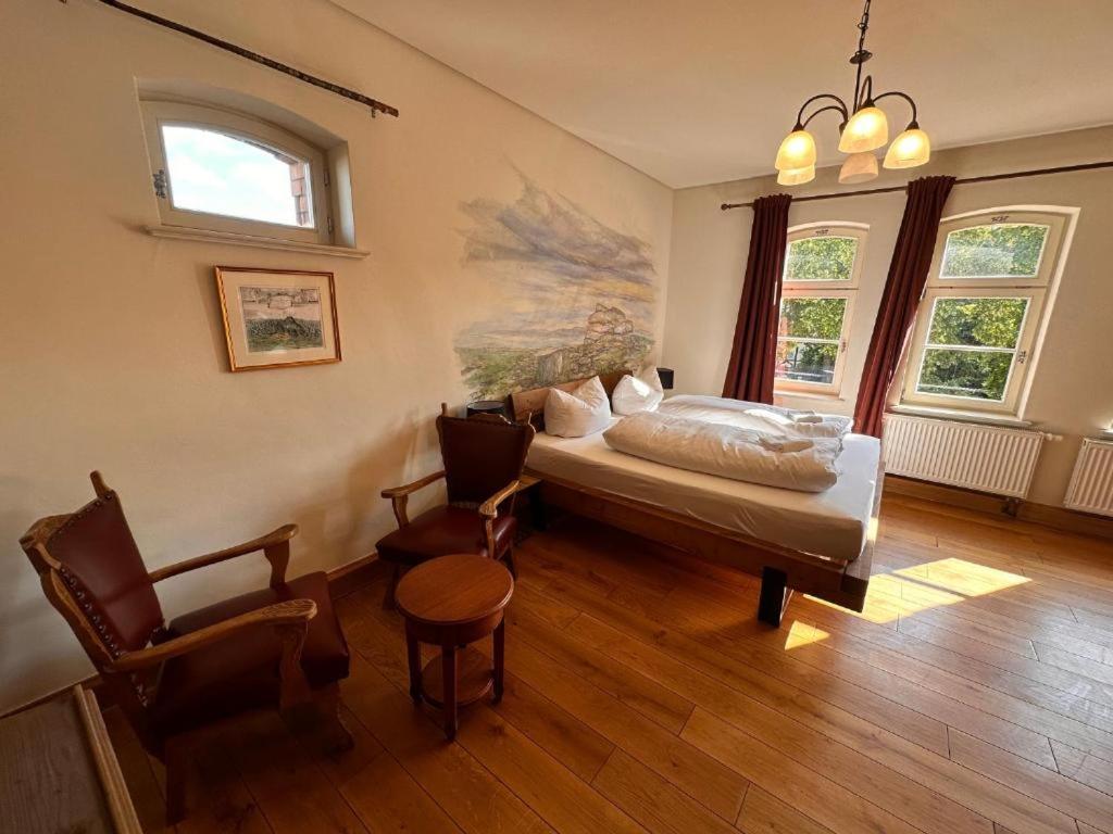 Postel nebo postele na pokoji v ubytování Altstadthotel Ilsenburg