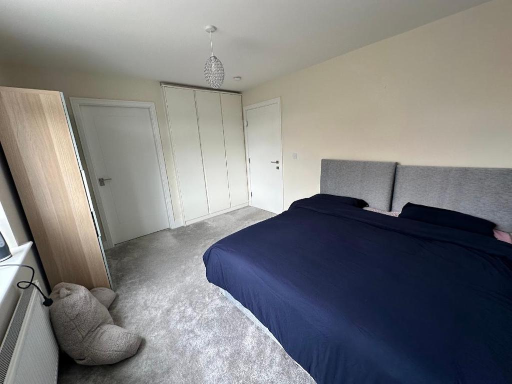 Postel nebo postele na pokoji v ubytování Pvt room with direct train to city center 25 mins