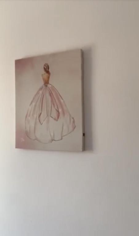 a picture of a wedding dress in a picture frame at stary jaśkowa p4 in Gdańsk