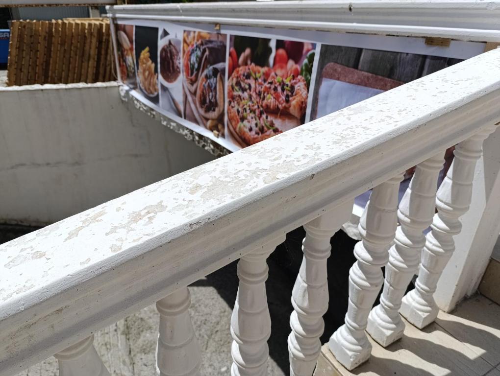 Balkón nebo terasa v ubytování Hotel Mjeshtri