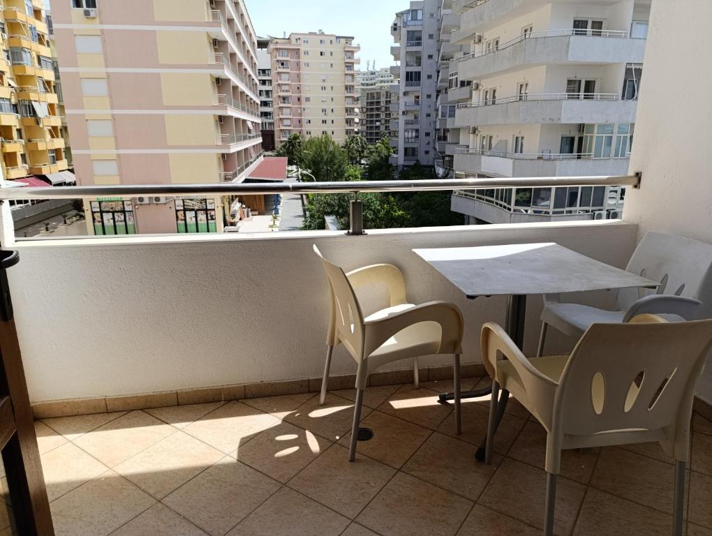 Balkón nebo terasa v ubytování Hotel Mjeshtri
