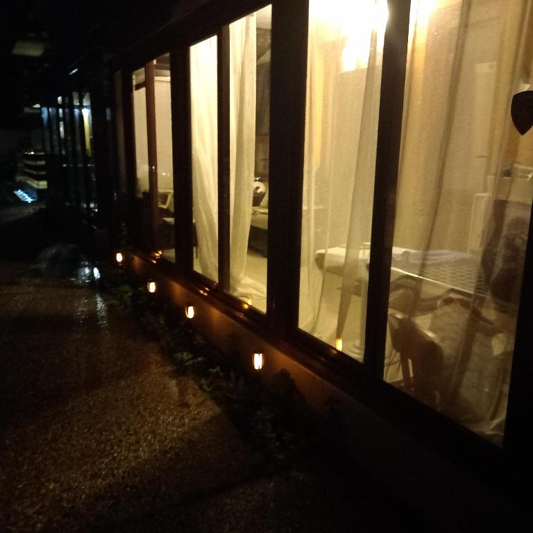 Fotografie z fotogalerie ubytování Cosy nest with glass veranda ve Varně