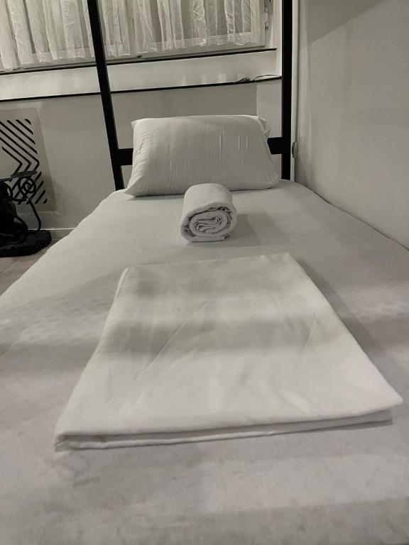 Postel nebo postele na pokoji v ubytování Shesh Hostel