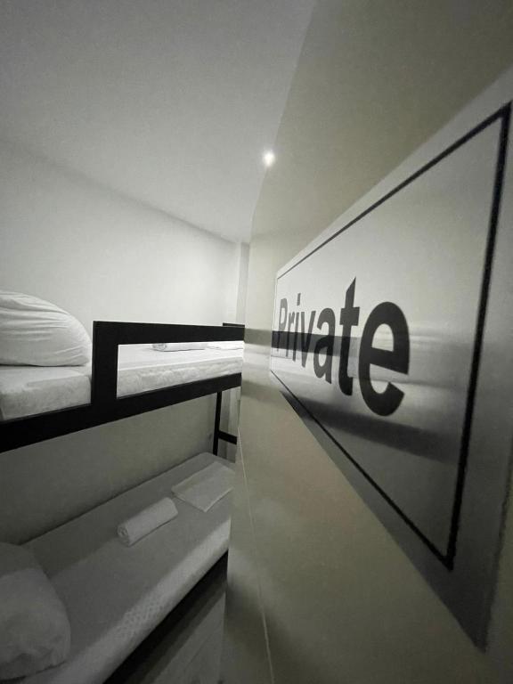 Postel nebo postele na pokoji v ubytování Shesh Hostel