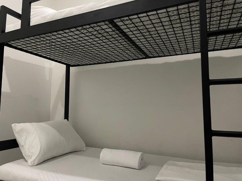 Postel nebo postele na pokoji v ubytování Shesh Hostel