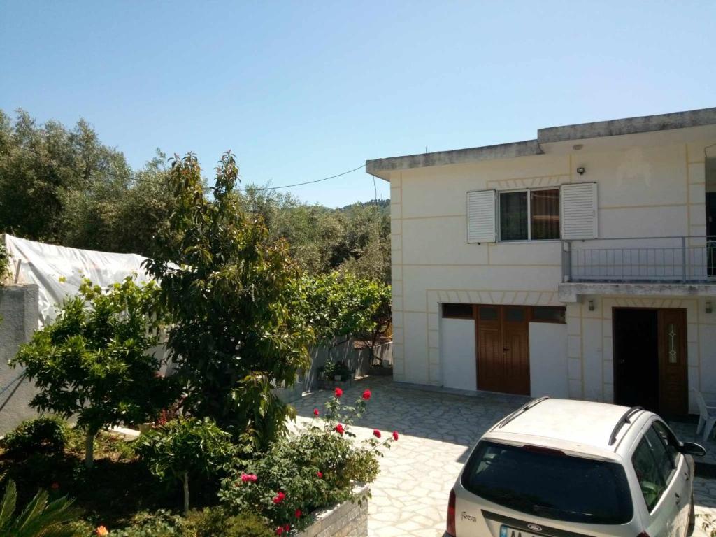 Ajlins Holidays Hause