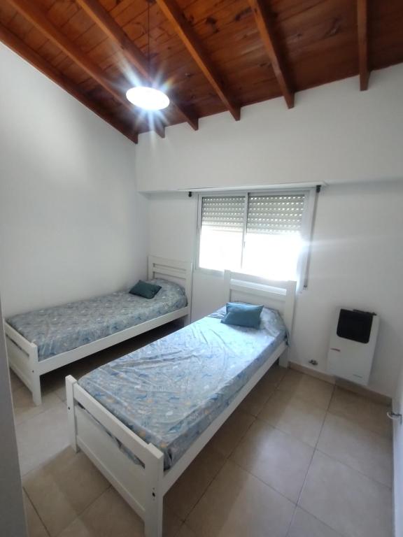 a bedroom with two beds and a tv in it at Hermoso Duplex en San Miguel in San Miguel