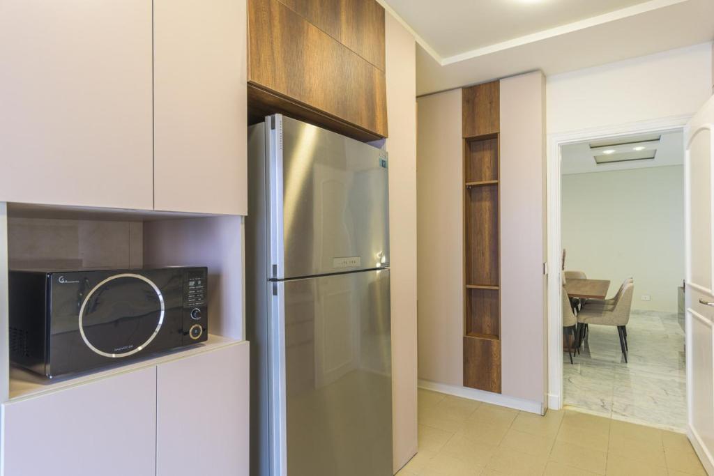 Kuchyň nebo kuchyňský kout v ubytování Crest 3-Bedroom Apt in Hamra W- 24-7 Power