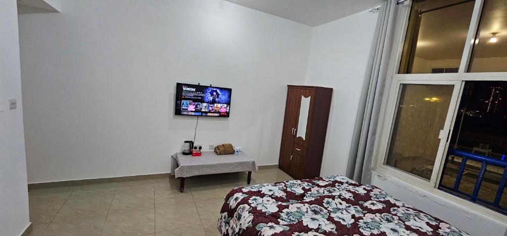 Giường trong phòng chung tại Cozy room with sharing washroom
