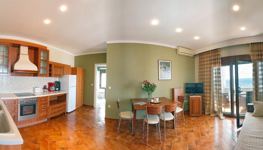 Kuchyň nebo kuchyňský kout v ubytování Panorama Apartments