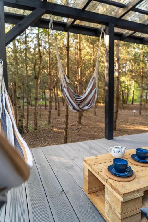 Patio nebo venkovní prostory v ubytování Sosnowy Raj domki nad Wkrą