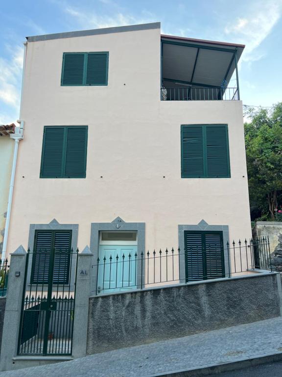 Gallery image of Danny's Seaside House in Câmara de Lobos