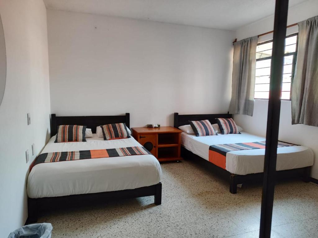 Letto o letti in una camera di HOSTAL CHOCOLATE CALENDA