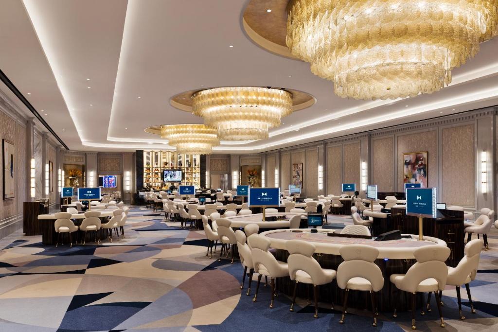 Ein Restaurant oder anderes Speiselokal in der Unterkunft Fontainebleau Las Vegas 