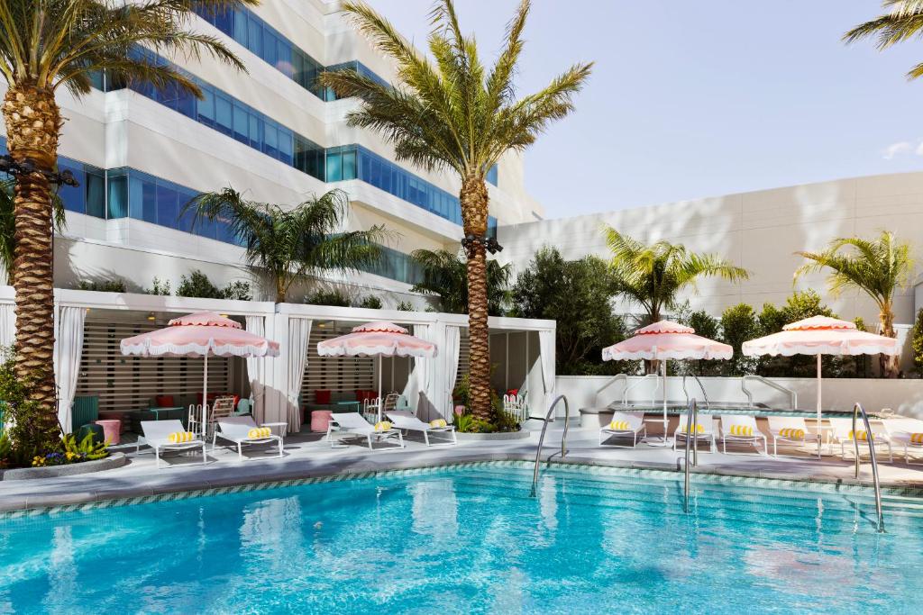 Bazén v ubytování Fontainebleau Las Vegas nebo v jeho okolí