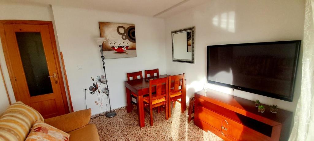 TV a/nebo společenská místnost v ubytování APARTAMENTO VISTAS AL MAR, 11 Planta, 50M PLAYA!!