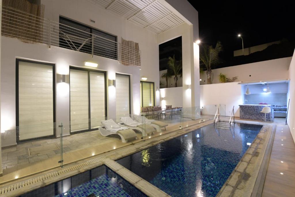 New ! 430m Luxury Best Top Class 8-Bdr Exclusive Villa Top Design HEATED Pool Jucuzzi Sauna