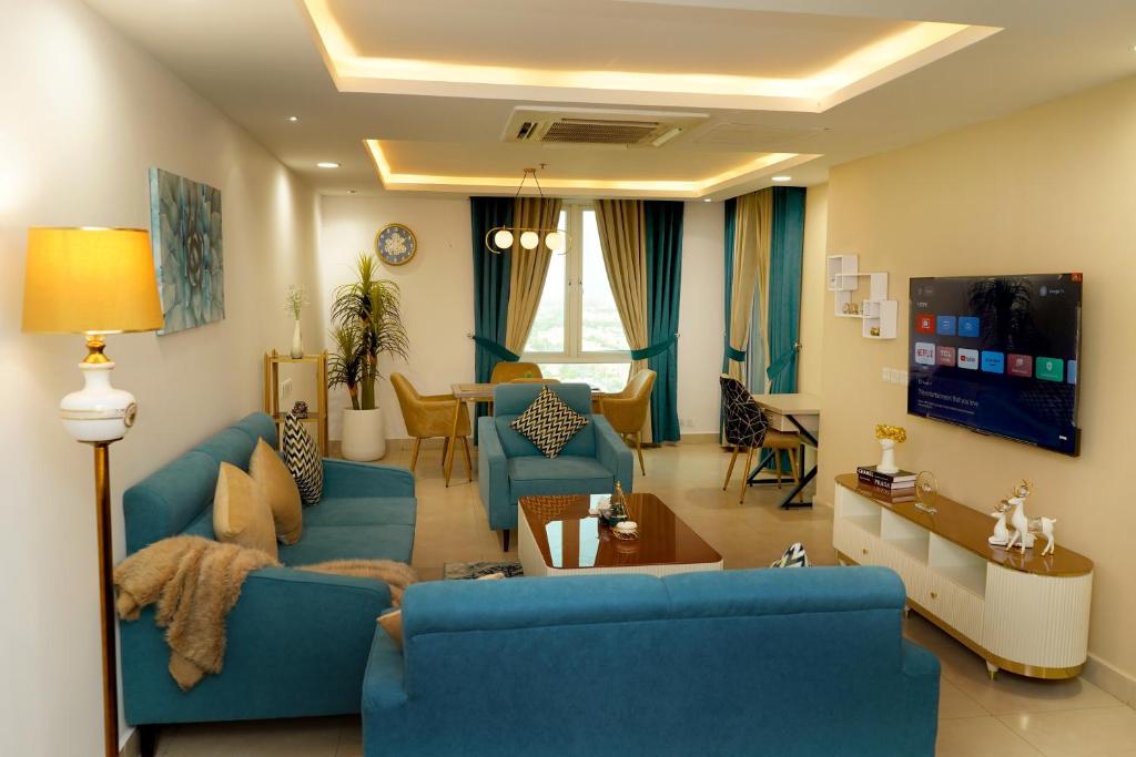 Posezení v ubytování Penthouse with balcony in GoldCrest DHA