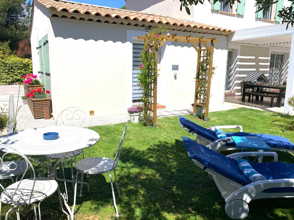 Zahrada ubytování Chambre d'hôtes de charme MERBLEUESOLEIL