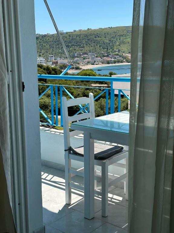 Balkón nebo terasa v ubytování IN Himaras Heart Hotel