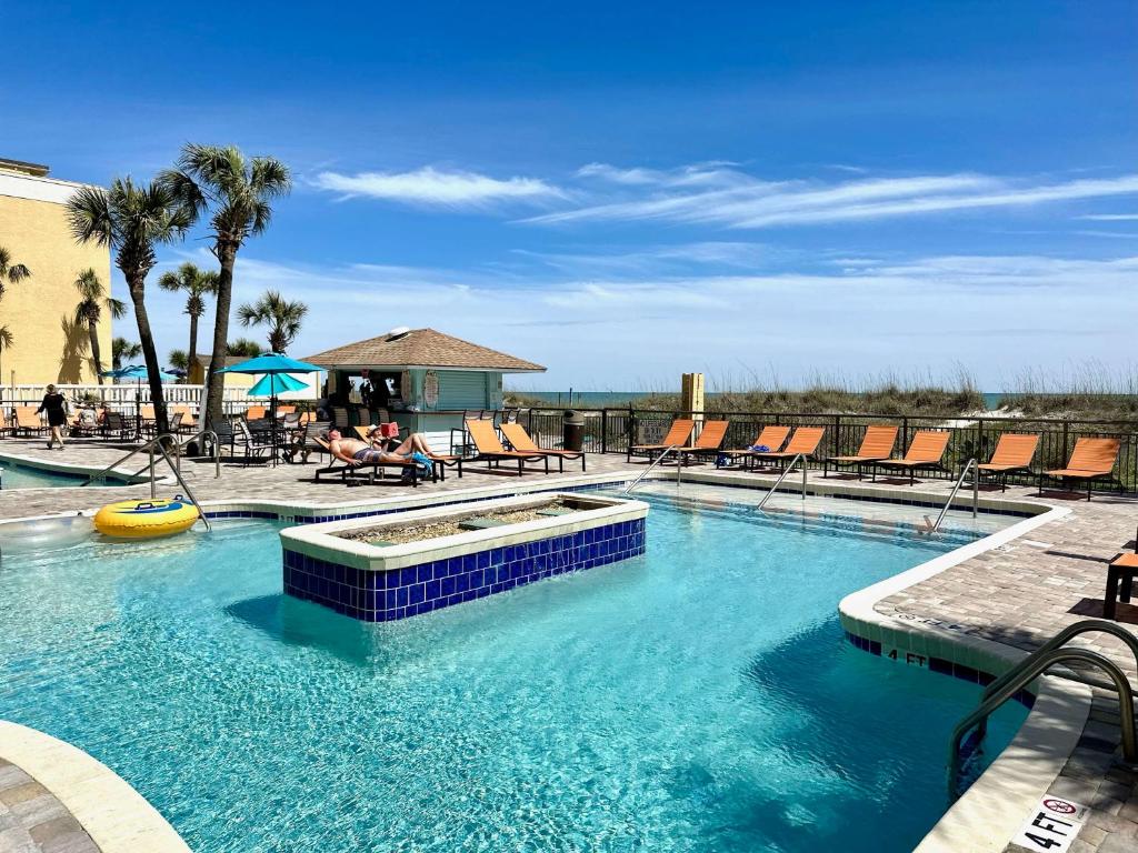 a large swimming pool with chairs and a resort at Best Western Ocean Sands Beach Resort in Myrtle Beach
