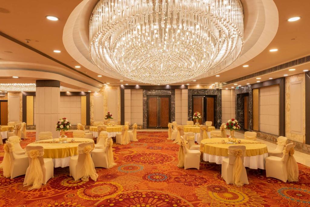 Restaurace v ubytování Radisson Blu Kaushambi Delhi NCR