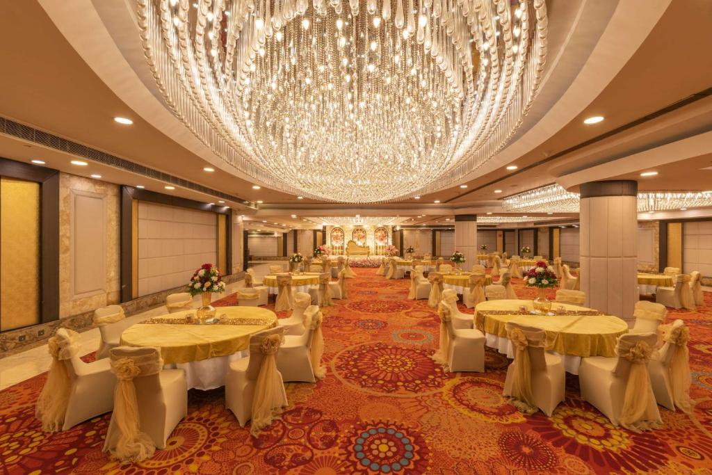 Restaurace v ubytování Radisson Blu Kaushambi Delhi NCR