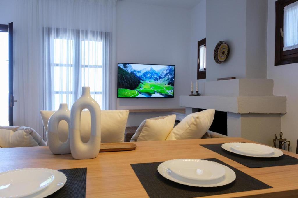 TV a/nebo společenská místnost v ubytování Hideaway in Damouchari with private access to sea ANNA's HORIZON