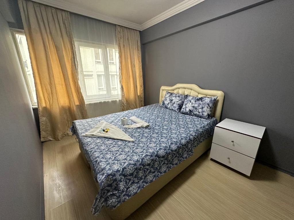 En eller flere senge i et værelse på URAZ SuiT