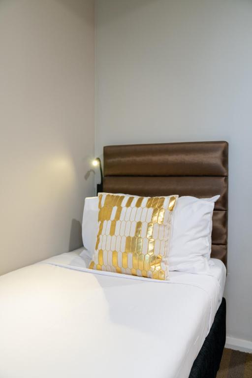 Postel nebo postele na pokoji v ubytování 57Hotel