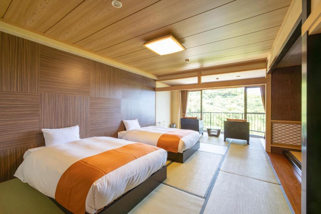 Postel nebo postele na pokoji v ubytování Atagawa Prince Hotel
