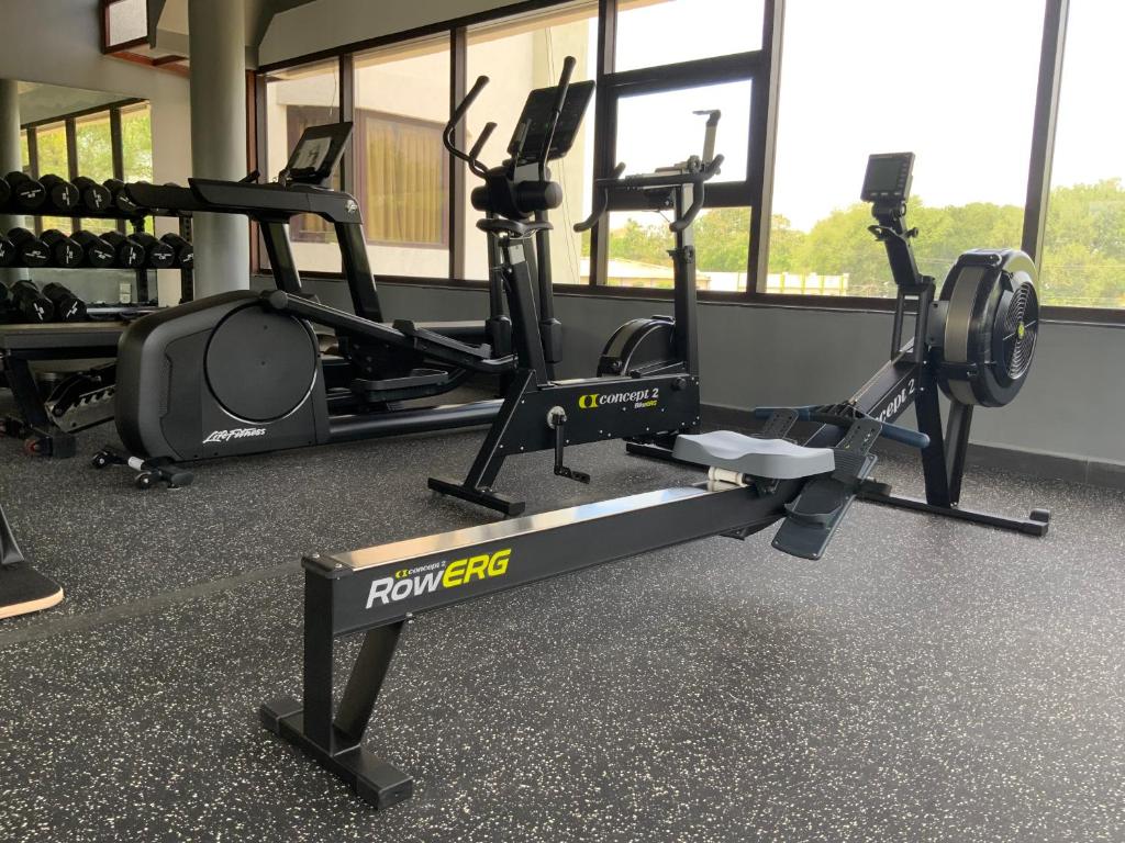 Fitness centrum a/nebo fitness zařízení v ubytování Hotel Sriram JB Residency