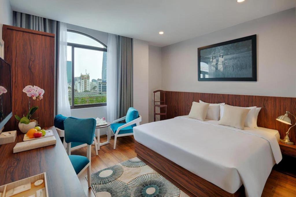 Deal Of The Day - Free Airport Drop Off & 1 Signature Cocktail