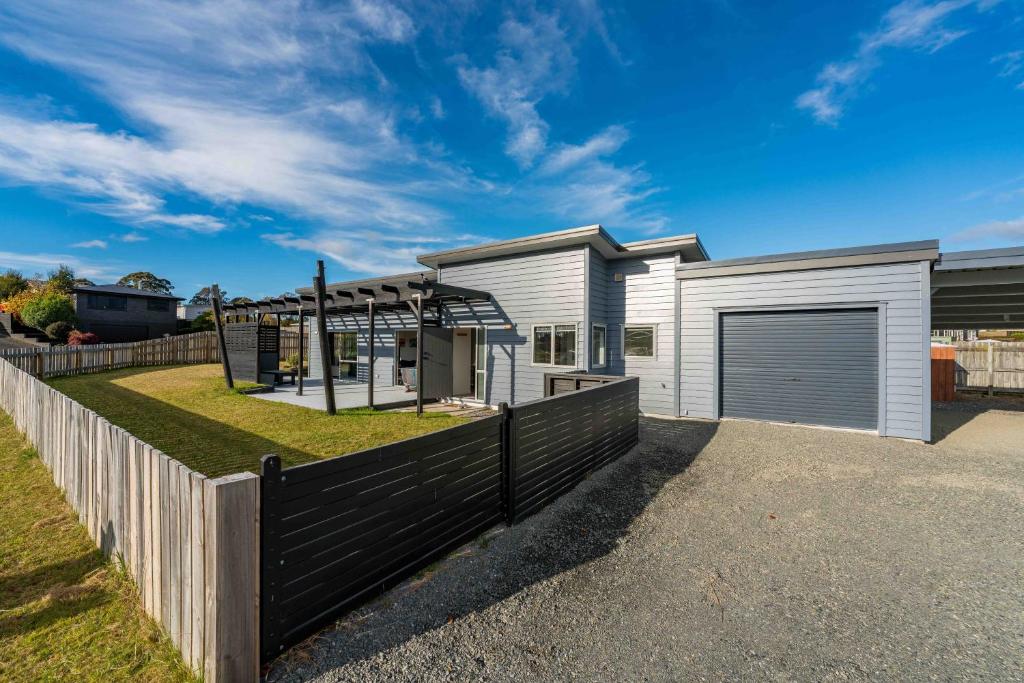 Motuoapa Getaway Lake Taupo Holiday Home, Turangi (updated prices 2024)