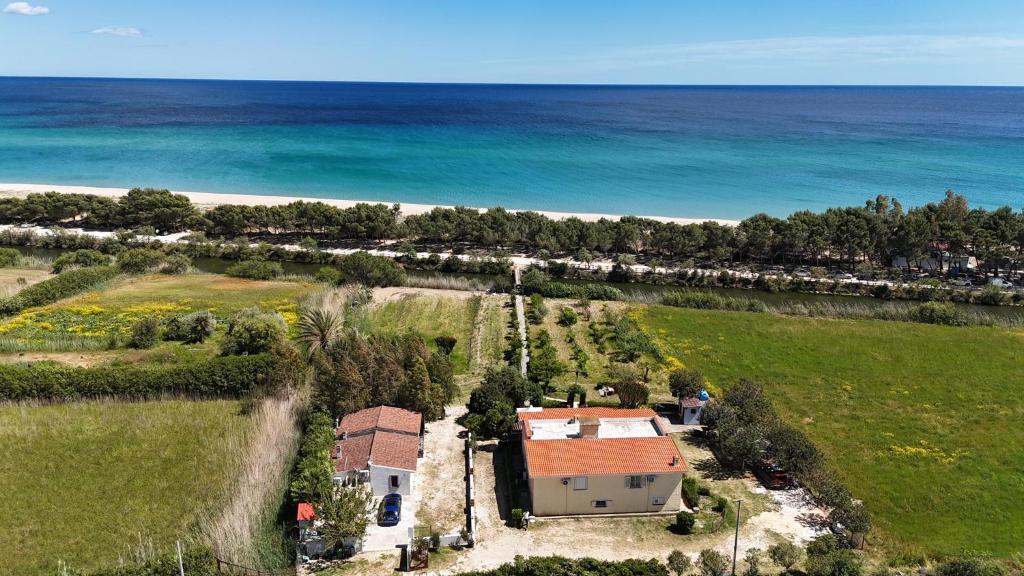 an aerial view of a house next to the ocean at Orosei RE - Villa Samuela a 50 m dal mare in Orosei