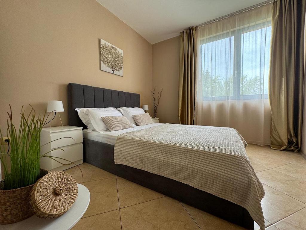 Postel nebo postele na pokoji v ubytování Two bedroom apartment in Trakia Sunny Beach